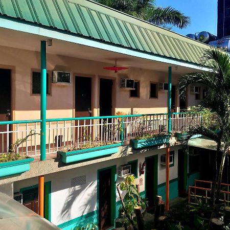 Park Vil-La Apartelle Quezon City Exterior photo