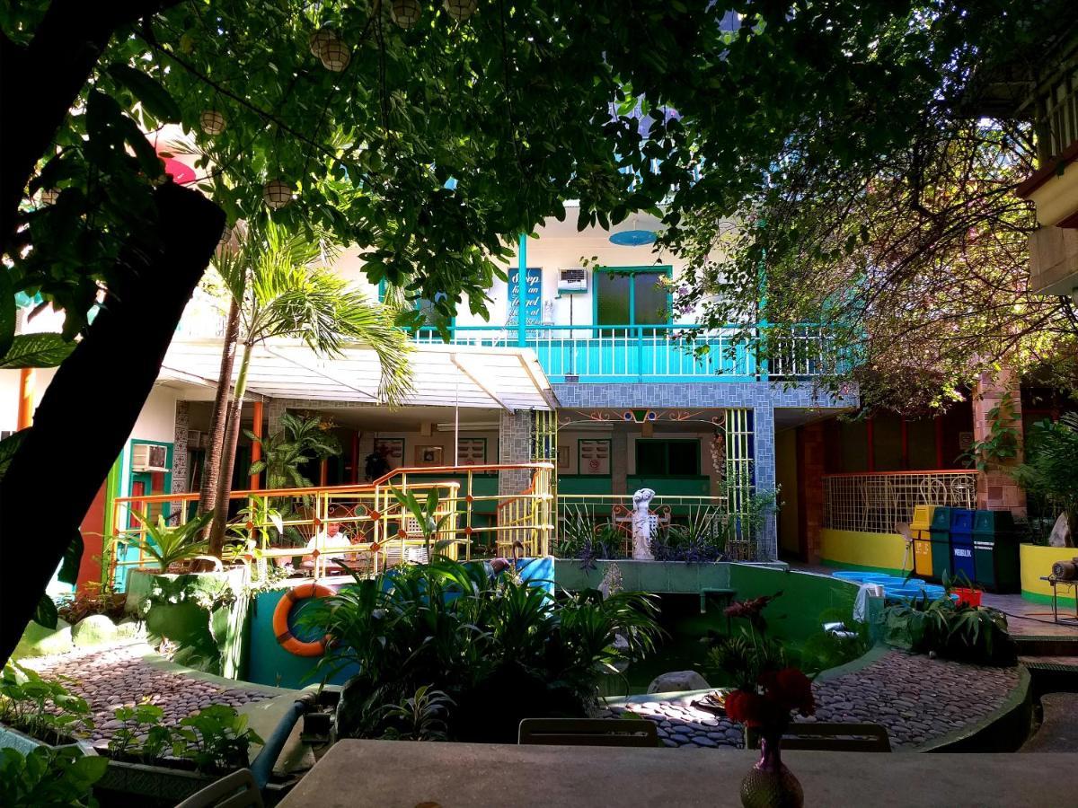 Park Vil-La Apartelle Quezon City Exterior photo