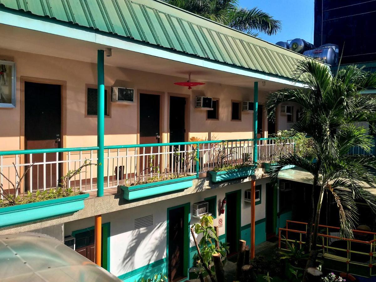 Park Vil-La Apartelle Quezon City Exterior photo